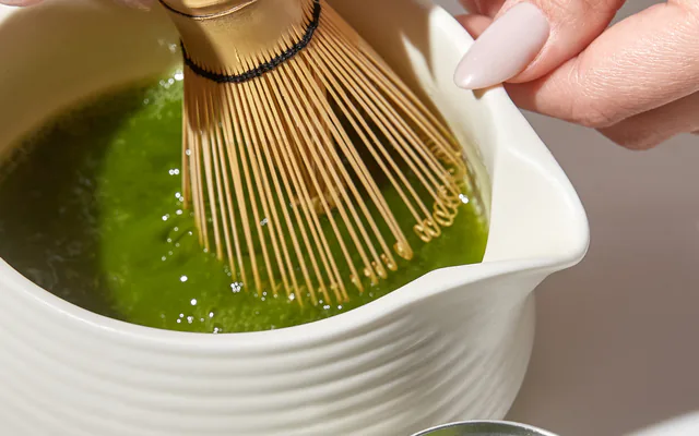 How long does matcha last — a timeline of one serving, from the first sip to the last milligrams of caffeine